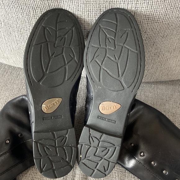 Born tall leather boot with side zip and gun metal studs women’s size 7 - Picture 15 of 16